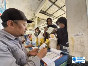 Dua Karung Beras dan Empat Minyak Goreng Dibagikan kepada KPM di Tenjolaya