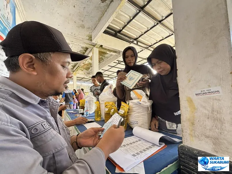Dua Karung Beras dan Empat Minyak Goreng Dibagikan kepada KPM di Tenjolaya