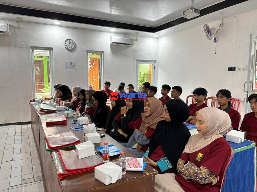 Pelatihan Pendidikan Bagi Masyarakat Dalam Rangka Literasi Digital Di Era Transformasi Teknologi Di Desa Tenjolaya Cicurug